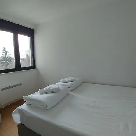 J&j Apartment *